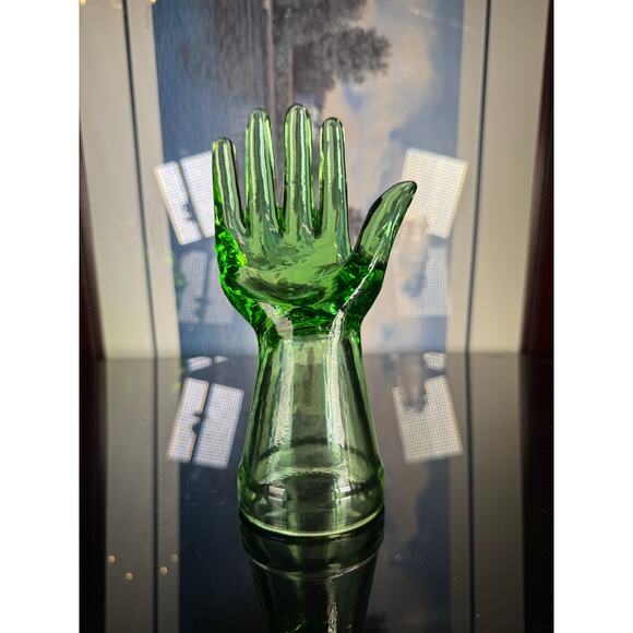 Glass mannequin hand - Picture 2 of 2